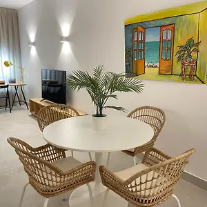 https://cosy-apartment-in-arrecife-centre-casa-mitxe.in-canary-islands.com